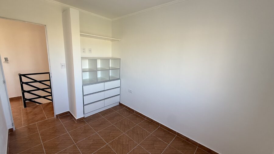 SE ALQUILA DUPLEX DE 3 DORMITORIOS EN ORO VERDE, A ESTRENAR.