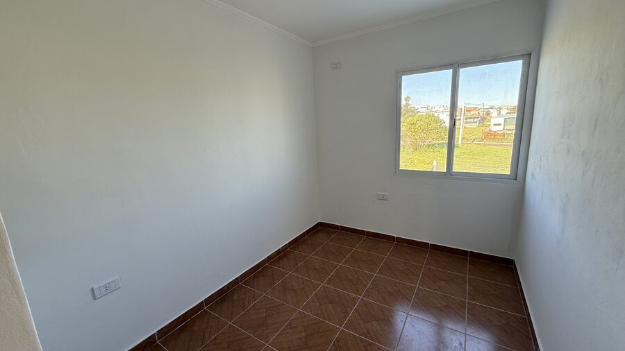 SE ALQUILA DUPLEX DE 3 DORMITORIOS EN ORO VERDE, A ESTRENAR.
