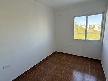 SE ALQUILA DUPLEX DE 3 DORMITORIOS EN ORO VERDE, A ESTRENAR.