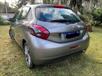 VENDO PEUGEOT 208 ALLURE 1.6 AÑO 2017 CON 90 MIL KM
