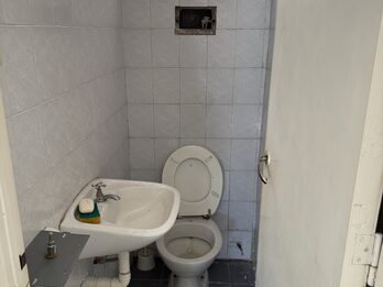 OFICINA EN ALQUILER – EXCELENTE UBICACIÓN COMERCIAL