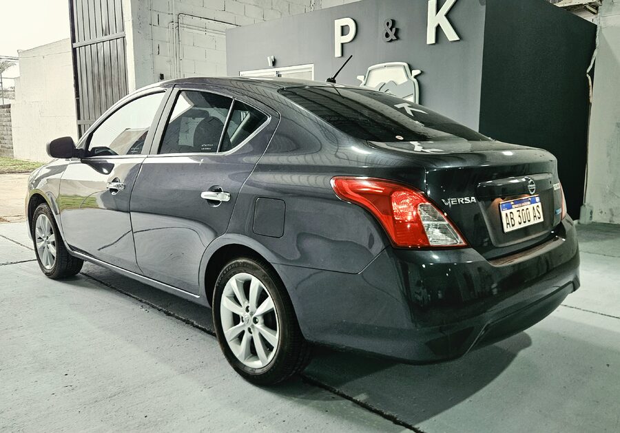 Nissan Versa pure drive 2017