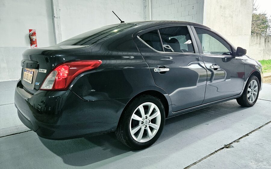 Nissan Versa pure drive 2017