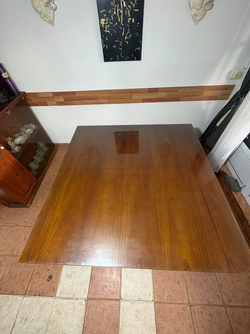 Mesa de comedor casi nueva