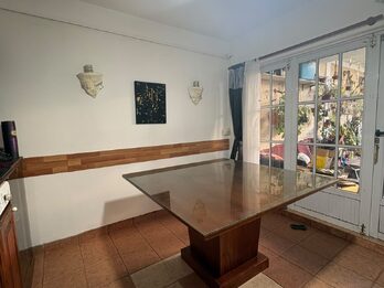 Mesa de comedor casi nueva