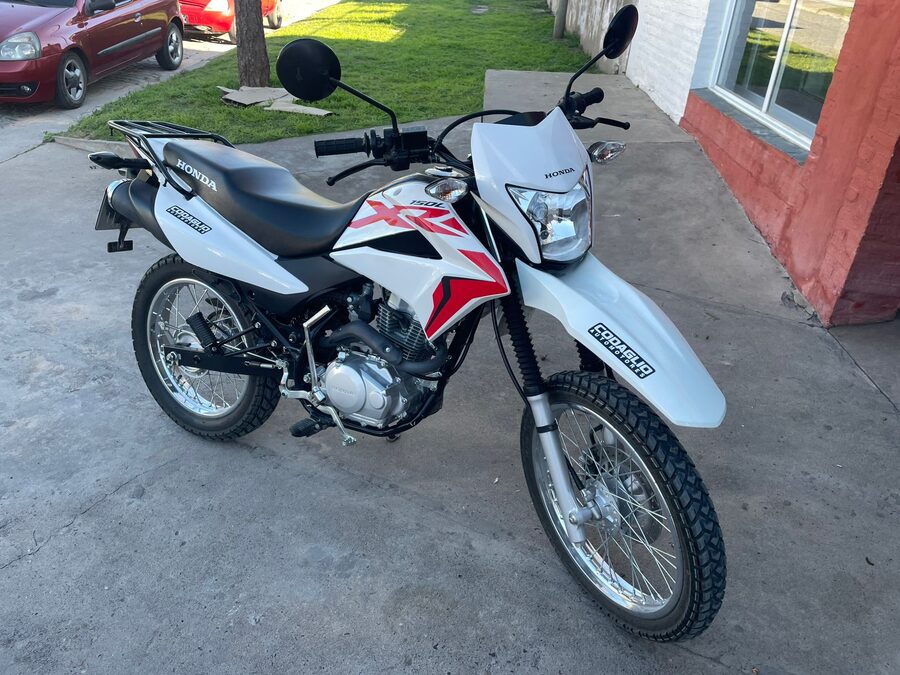 Honda Xr150 2024 7.800km. Vendo o permuto mayor-menor