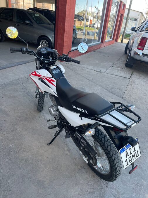 Honda Xr150 2024 7.800km. Vendo o permuto mayor-menor