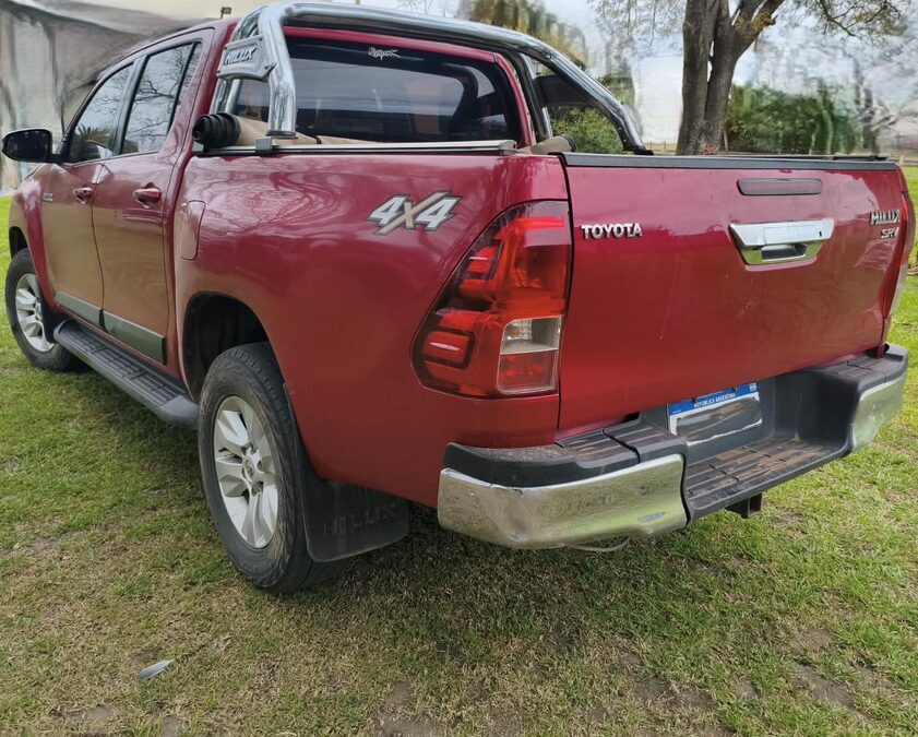 TOYOTA HILUX 2.8 TDI SRV 4x4 AT