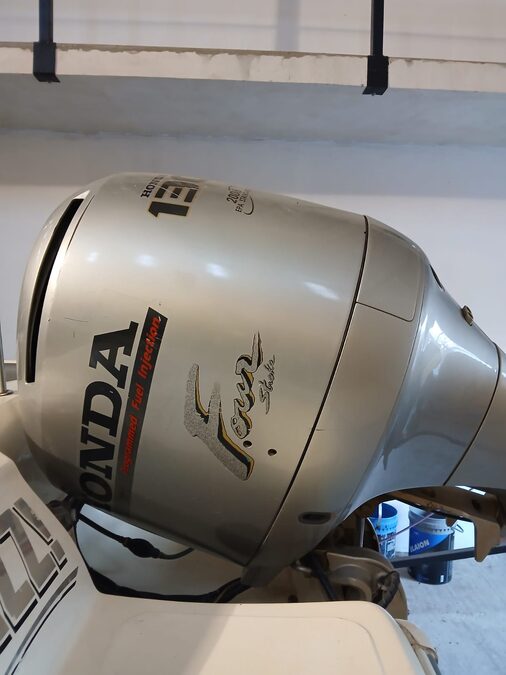 Quicksilver  1700  con Honda 130 HP