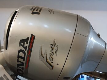 Quicksilver  1700  con Honda 130 HP