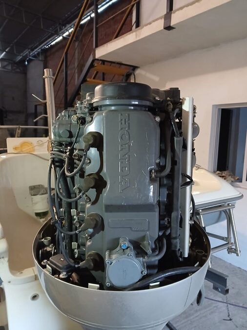 Quicksilver  1700  con Honda 130 HP