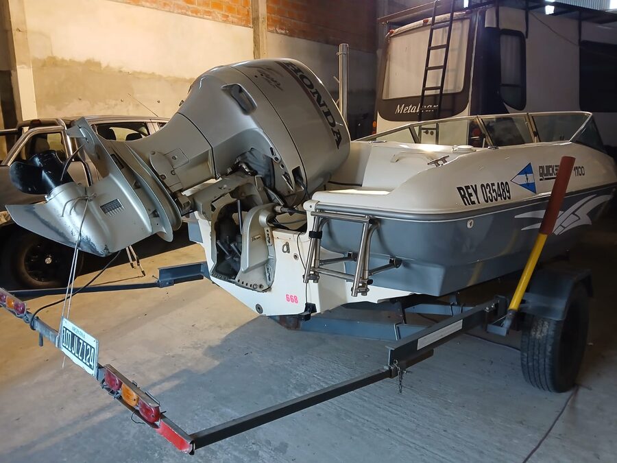 Quicksilver  1700  con Honda 130 HP