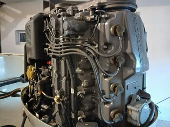 Quicksilver  1700  con Honda 130 HP