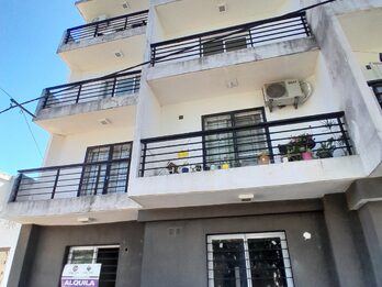 Alquilamos MONOAMBIENTE Calle Derqui 773