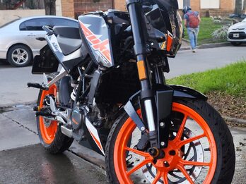 KTM DUKE 200 año 2022
