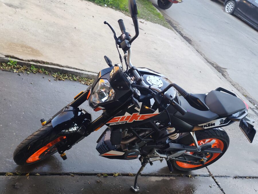 KTM DUKE 200 año 2022