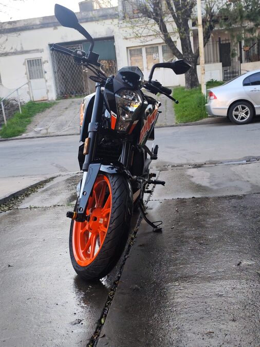 KTM DUKE 200 año 2022