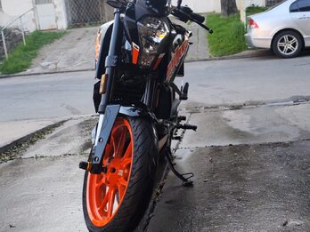 KTM DUKE 200 año 2022