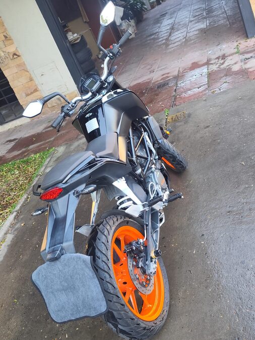 KTM DUKE 200 año 2022