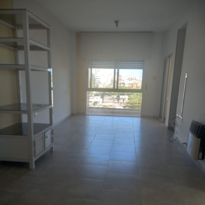 SE VENDE / ALQUILA SEMIPISO + COCHERA , ZONA CENTRO !!!!