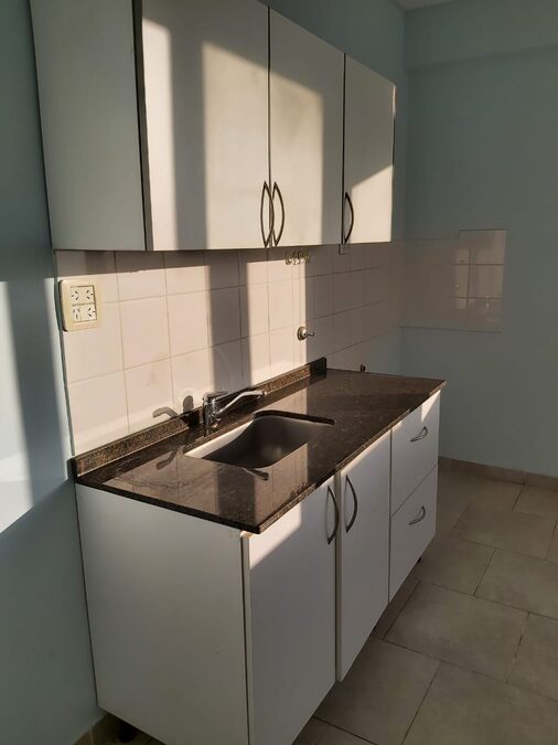 SE VENDE / ALQUILA SEMIPISO + COCHERA , ZONA CENTRO !!!!