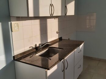 SE VENDE / ALQUILA SEMIPISO + COCHERA , ZONA CENTRO !!!!
