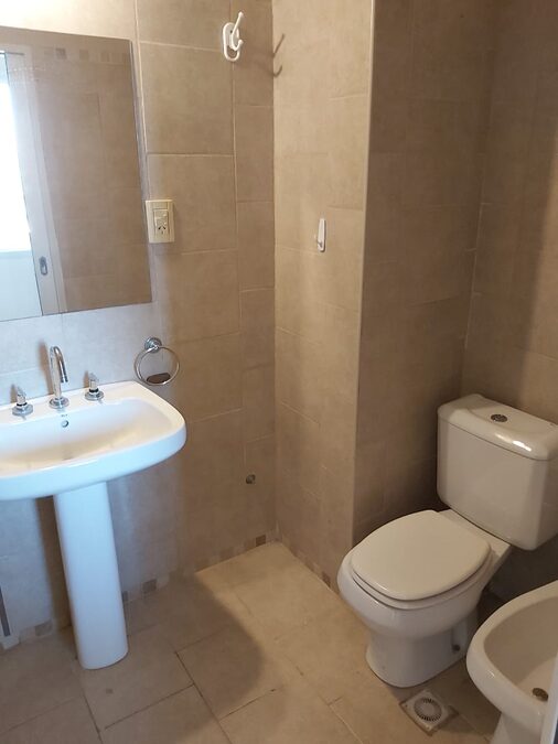 SE VENDE / ALQUILA SEMIPISO + COCHERA , ZONA CENTRO !!!!