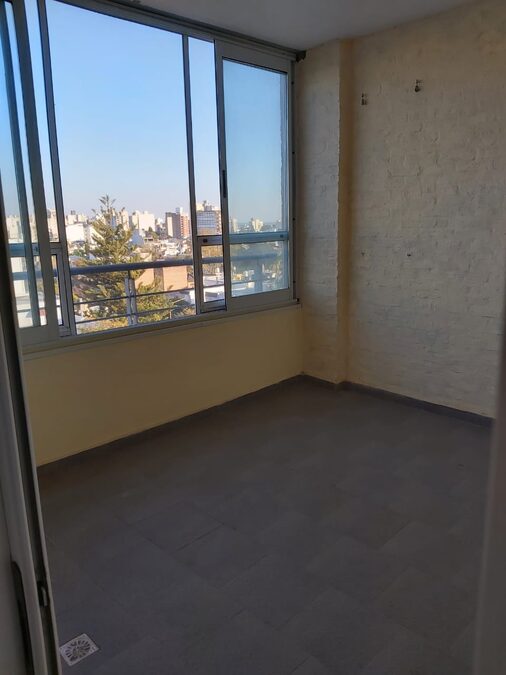 SE VENDE / ALQUILA SEMIPISO + COCHERA , ZONA CENTRO !!!!