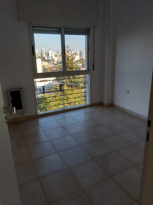 SE VENDE / ALQUILA SEMIPISO + COCHERA , ZONA CENTRO !!!!