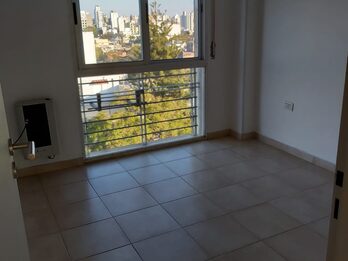 SE VENDE / ALQUILA SEMIPISO + COCHERA , ZONA CENTRO !!!!