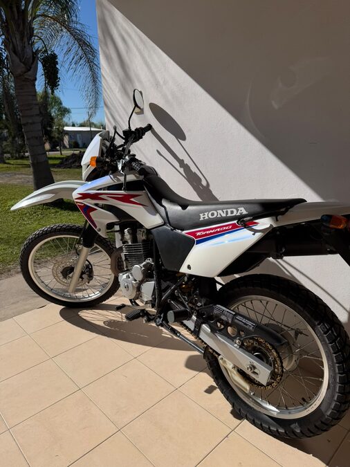 Vendo o Permuto Honda Tornado 250