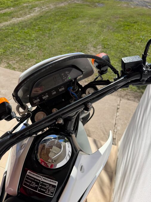 Vendo o Permuto Honda Tornado 250