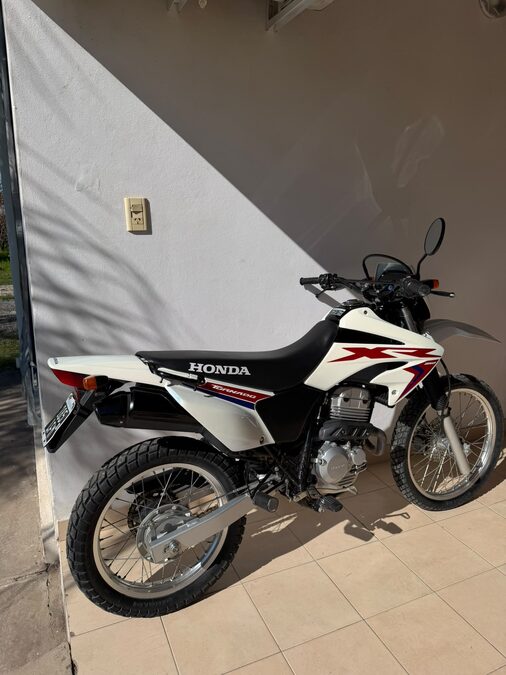 Vendo o Permuto Honda Tornado 250