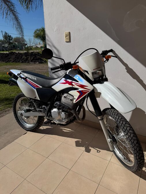Vendo o Permuto Honda Tornado 250