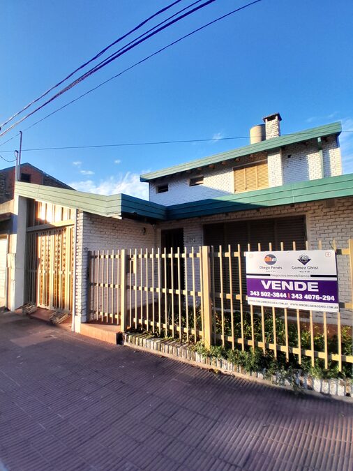 VENDEMOS: Casa a  mejorar calle Guatemala 746