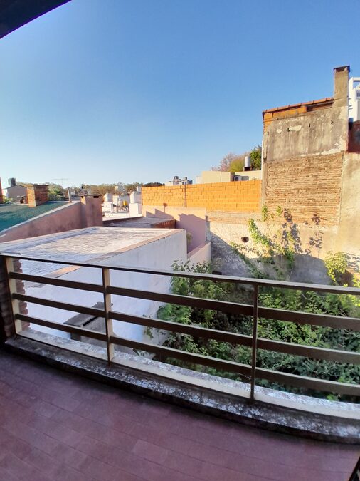 VENDEMOS: Casa a  mejorar calle Guatemala 746
