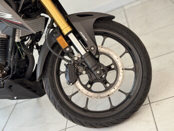 HONDA CB 300F