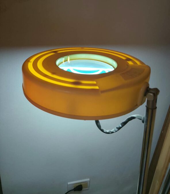 VENDO LUPA DE LUZ FRIA