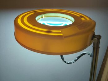 VENDO LUPA DE LUZ FRIA