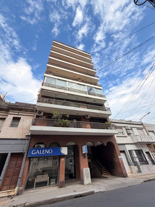 Excelente departamento de 3 dormitorios calle Buenos Aires 246