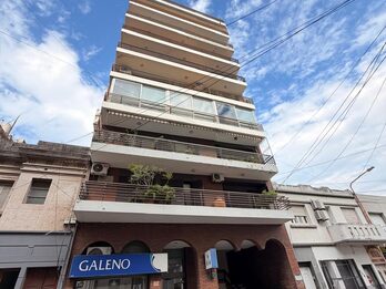 Excelente departamento de 3 dormitorios calle Buenos Aires 246