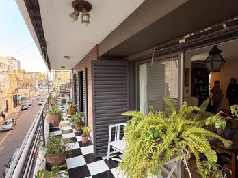 Excelente departamento de 3 dormitorios calle Buenos Aires 246