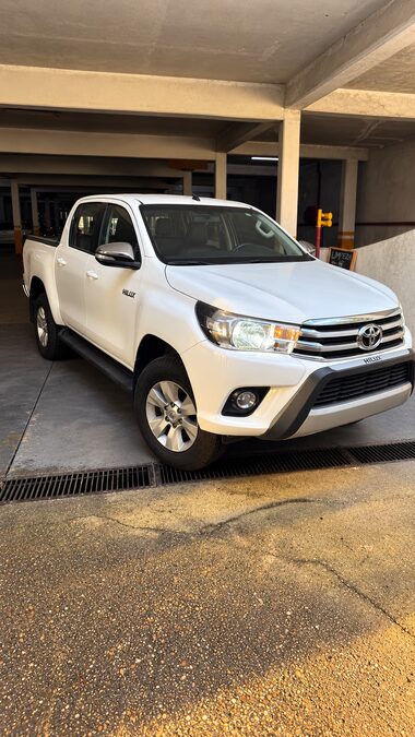 TOYOTA HILUX 2.8 TDI DC SRV PACK CUERO 4X2 M/T - AÑO 2.017