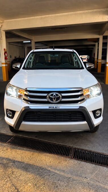 TOYOTA HILUX 2.8 TDI DC SRV PACK CUERO 4X2 M/T - AÑO 2.017