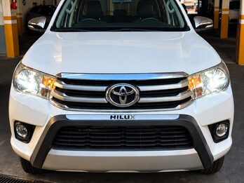 TOYOTA HILUX 2.8 TDI DC SRV PACK CUERO 4X2 M/T - AÑO 2.017