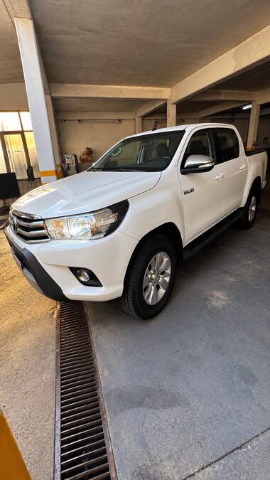 TOYOTA HILUX 2.8 TDI DC SRV PACK CUERO 4X2 M/T - AÑO 2.017