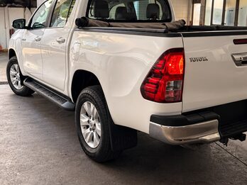 TOYOTA HILUX 2.8 TDI DC SRV PACK CUERO 4X2 M/T - AÑO 2.017