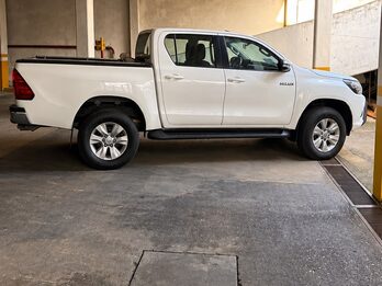 TOYOTA HILUX 2.8 TDI DC SRV PACK CUERO 4X2 M/T - AÑO 2.017