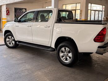 TOYOTA HILUX 2.8 TDI DC SRV PACK CUERO 4X2 M/T - AÑO 2.017