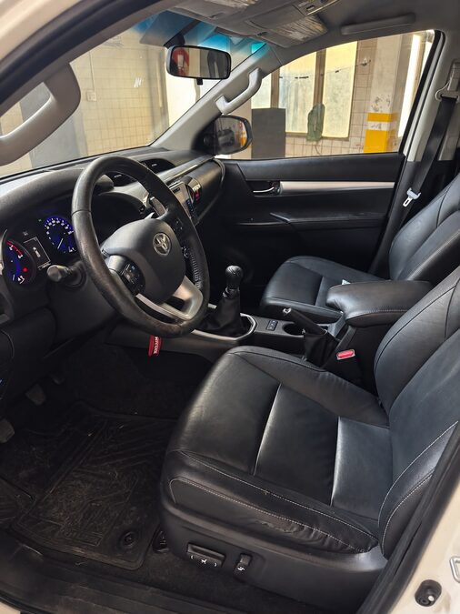 TOYOTA HILUX 2.8 TDI DC SRV PACK CUERO 4X2 M/T - AÑO 2.017